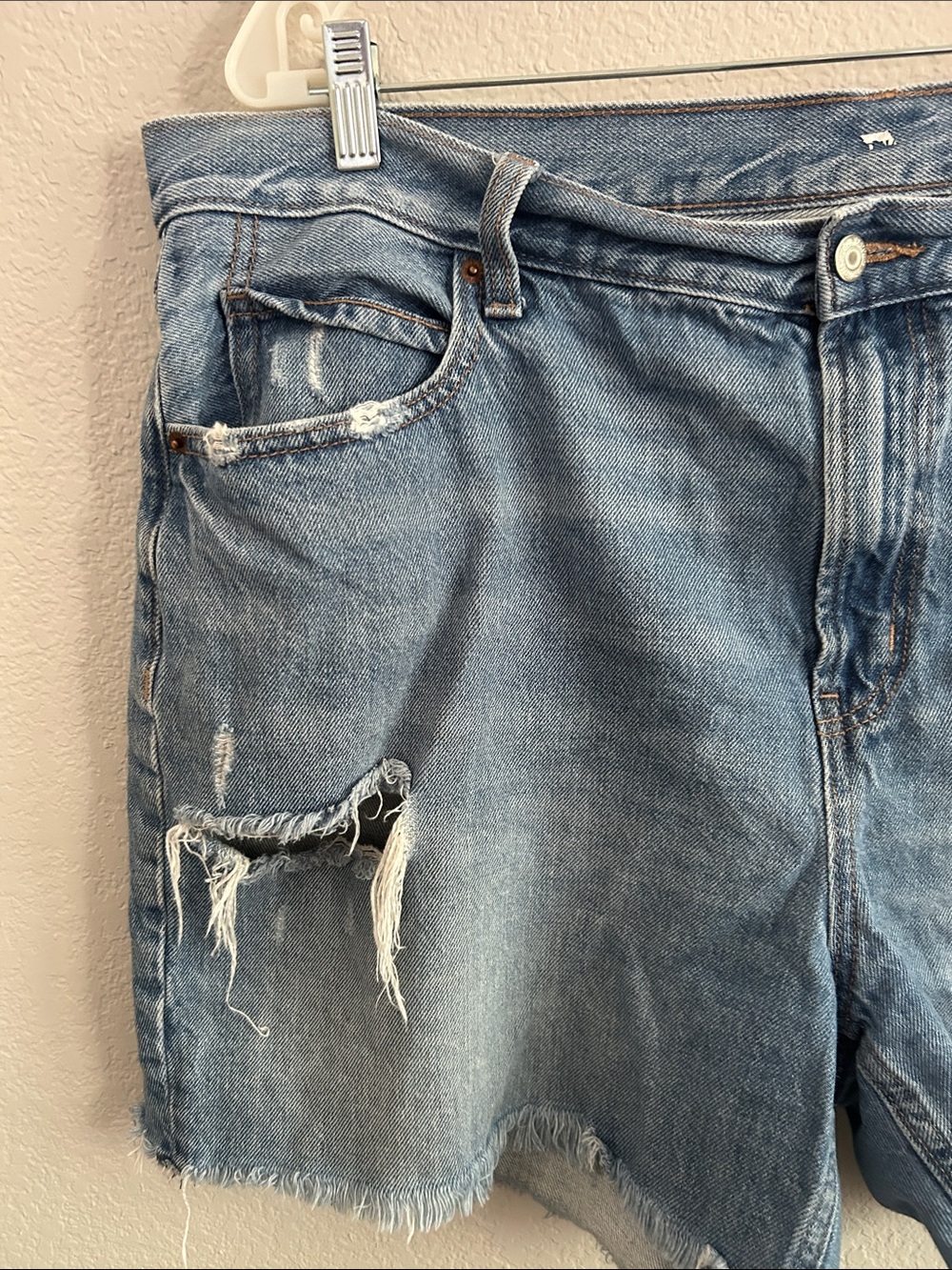 Old navy Distressed High-Rise Denim Shorts - Light Blue sz18 - Picture 4 of 10